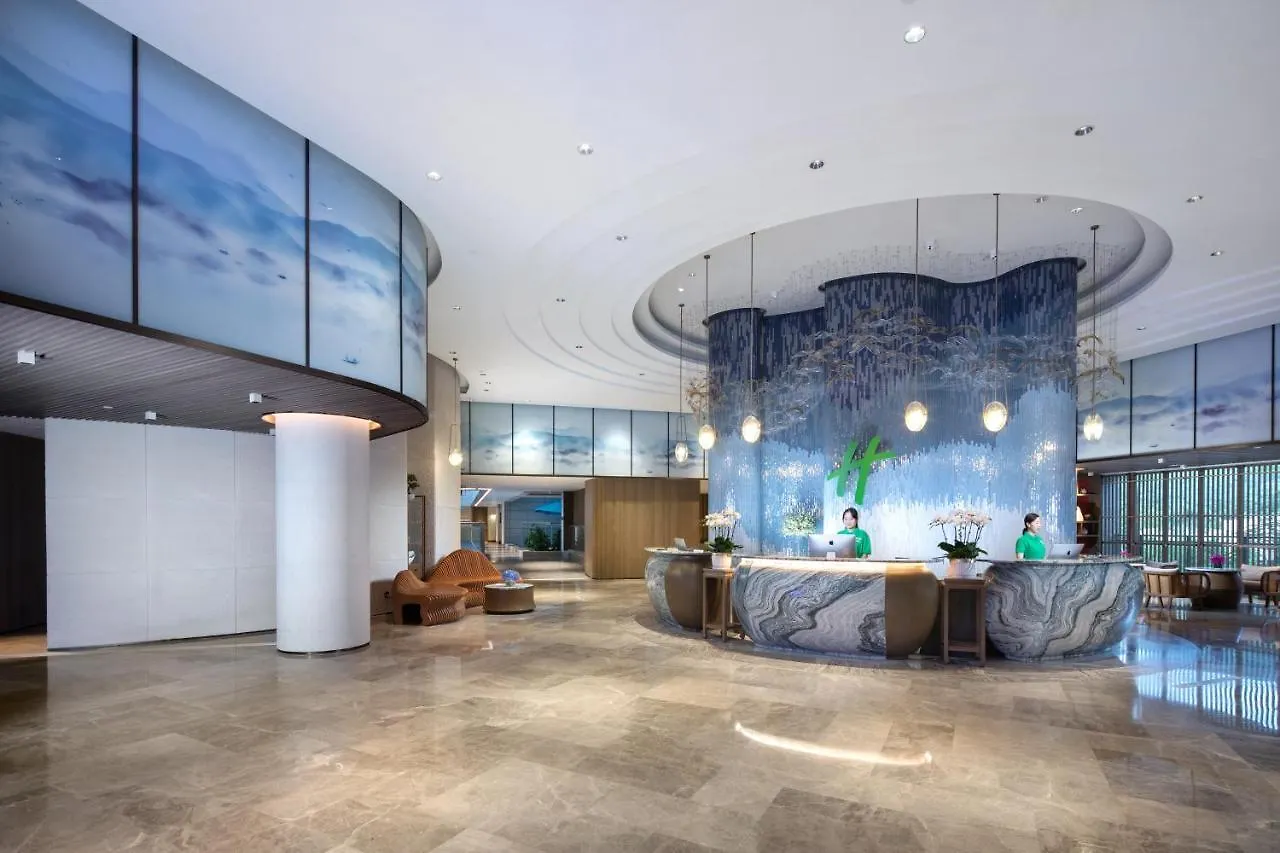 Holiday Inn & Suites Sanya Yalong Bay 5*,