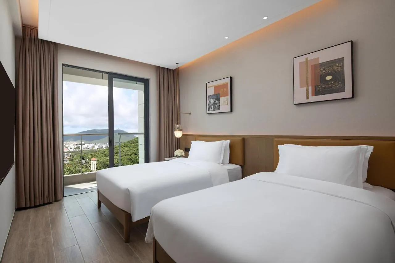 Holiday Inn & Suites Sanya Yalong Bay 5*,