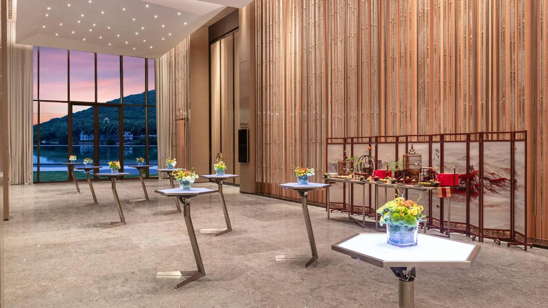 Holiday Inn & Suites Sanya Yalong Bay 5*,