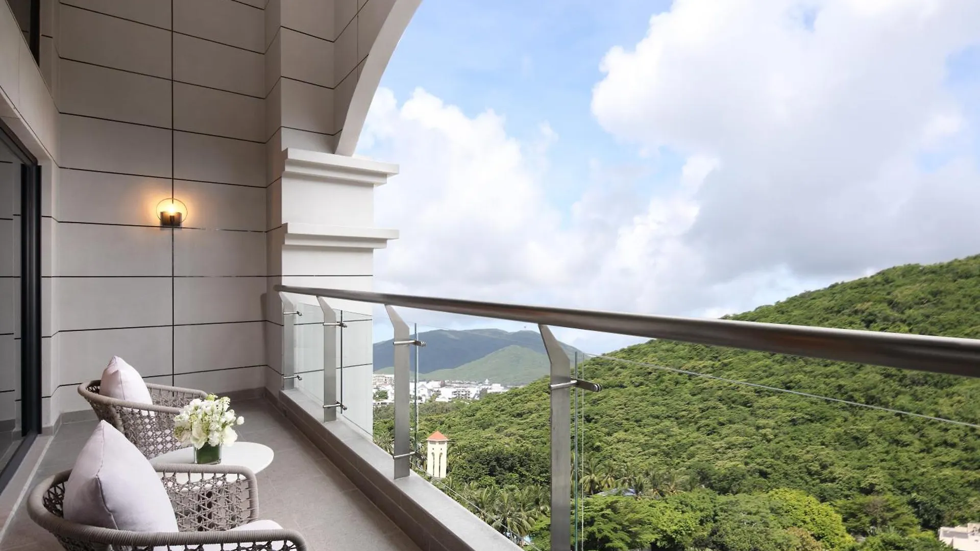 Holiday Inn & Suites Sanya Yalong Bay 5*,  China