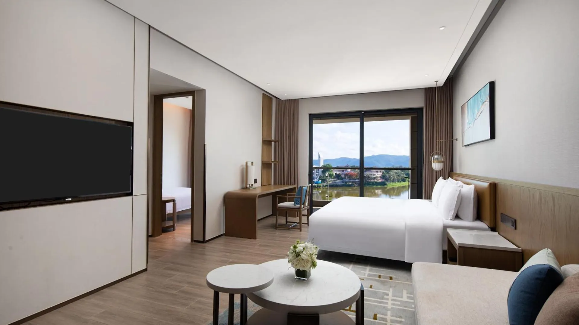 Holiday Inn & Suites Sanya Yalong Bay 5*,