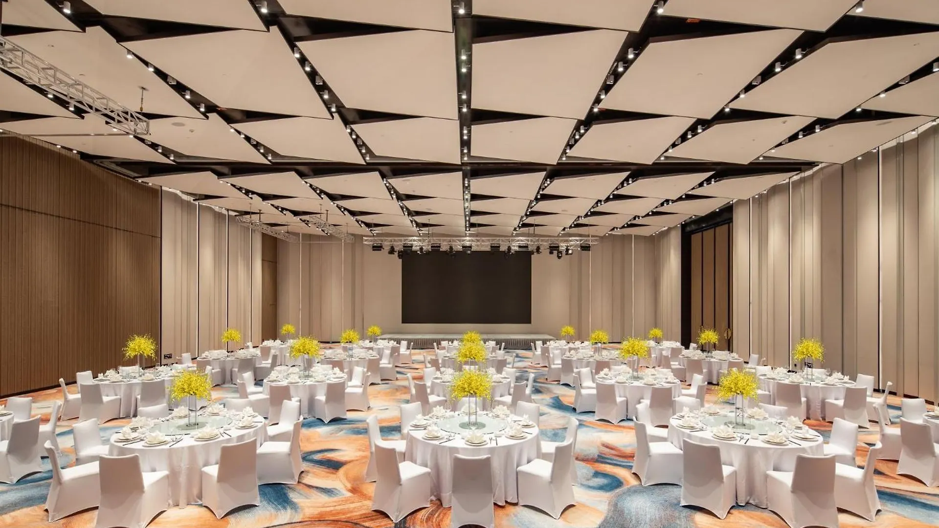 Holiday Inn & Suites Sanya Yalong Bay